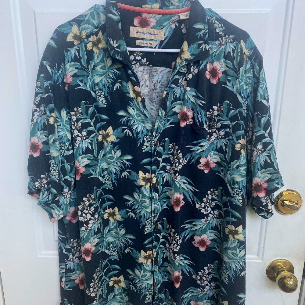 Tommy Bahama Shirt Men’s XL Floral Short Sleeve Button Down Shirt